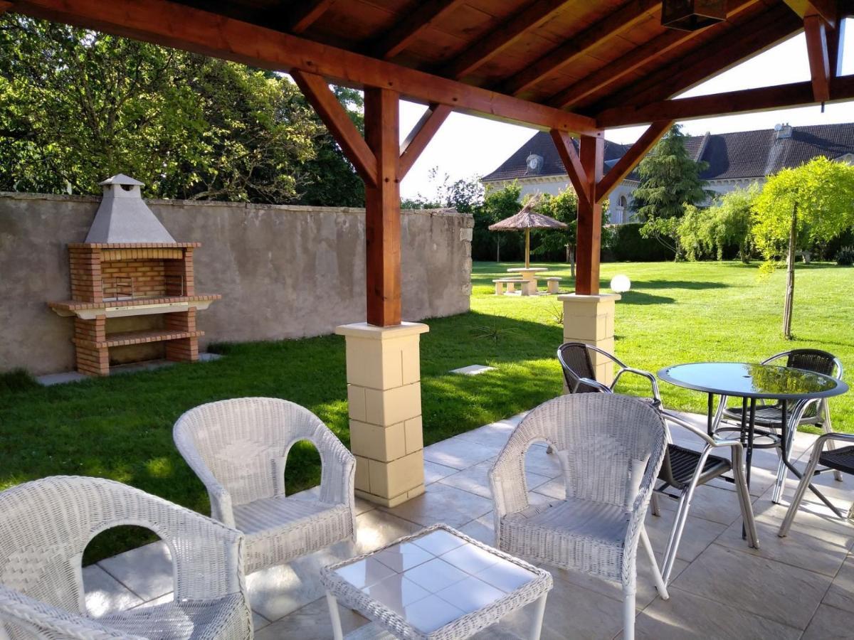 Le Domaine Des Papillons Hotel Beaujeu-Saint-Vallier-et-Pierrejux Exterior foto