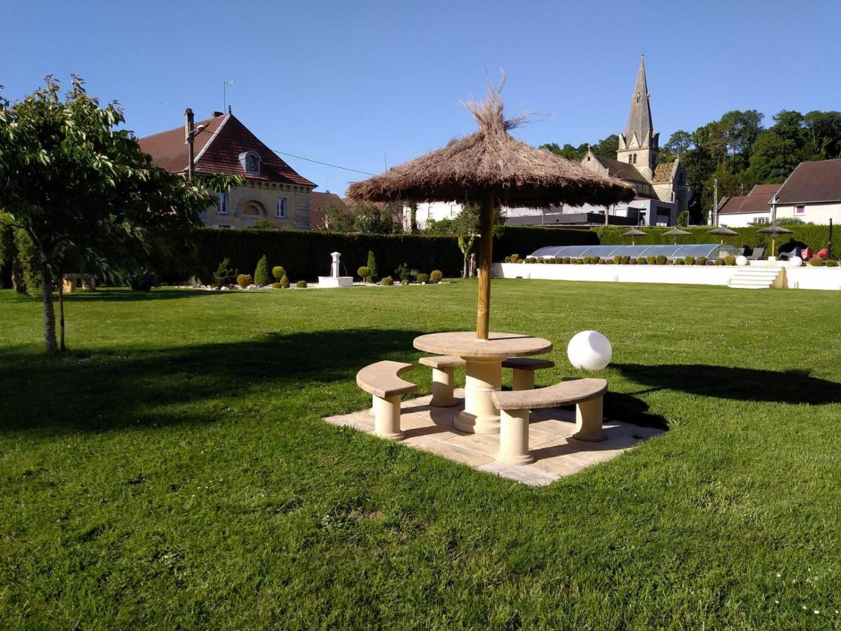 Le Domaine Des Papillons Hotel Beaujeu-Saint-Vallier-et-Pierrejux Exterior foto