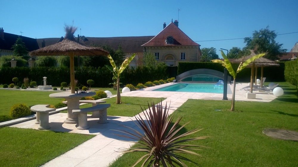 Le Domaine Des Papillons Hotel Beaujeu-Saint-Vallier-et-Pierrejux Exterior foto